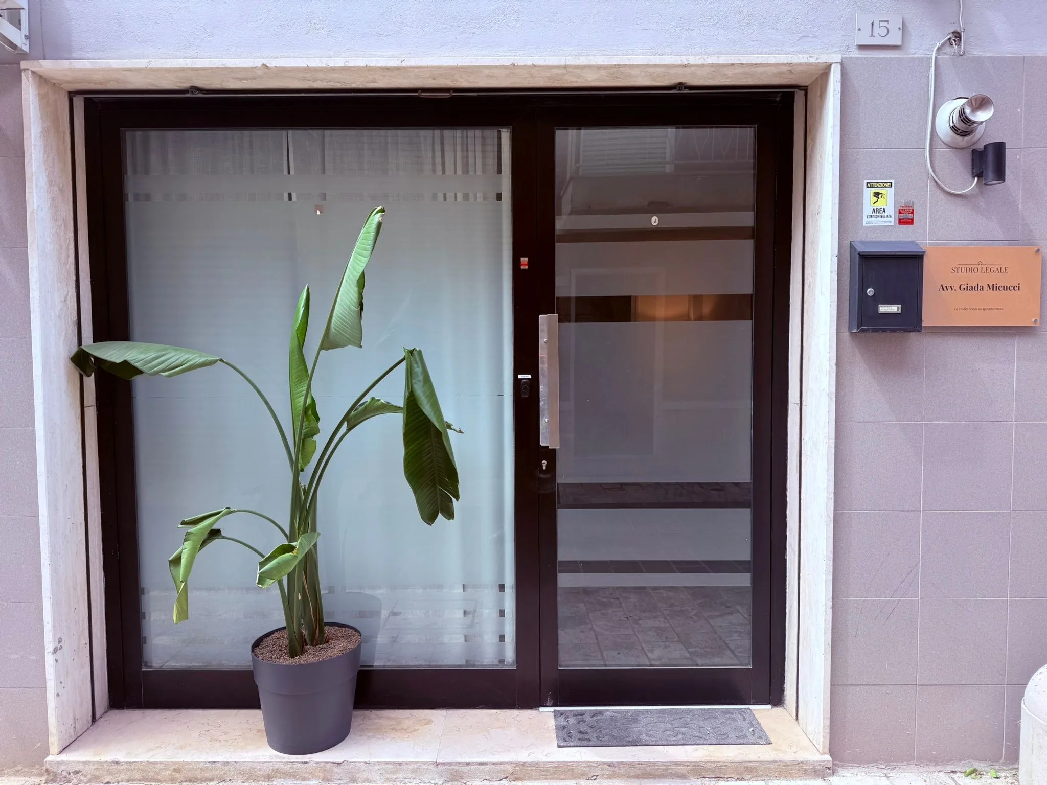 Esterno dello Studio Legale Micucci — ingresso